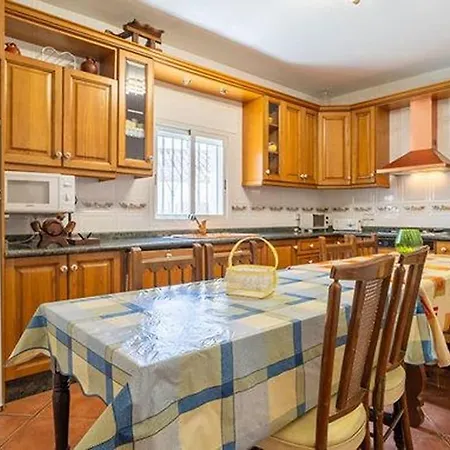 Holiday home Con Piscina E Hidromasaje Familias - Picacha 1 *