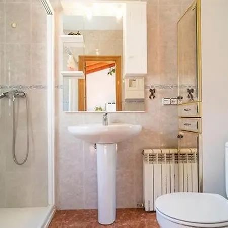 Holiday home Con Piscina E Hidromasaje Familias - Picacha 1